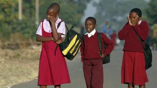 Guhanisha inkoni mu mashule biragwiriye muri Zimbabwe