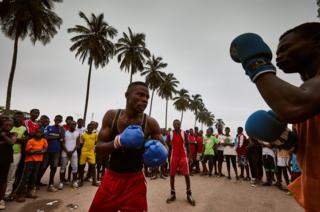 Sparring outside the Stade Tata Raphael
