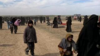 زن جوان باردار داعشی میخواهد به خاطر بچهاش به بریتانیا برگردد