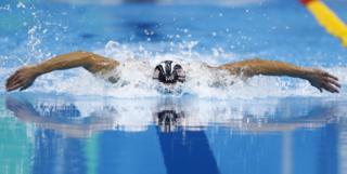 Michael Phelps en la prueba de mariposa