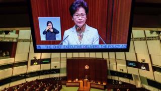 林郑月娥在立法会发表施政报告演说(11/10/2017)