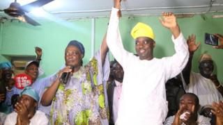 Sẹnetọ Rashidi Ladọja fa ọwọ Seyi Makinde soke