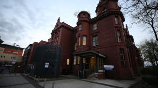 New non-fatal strangulation law to target domestic abusers - BBC News