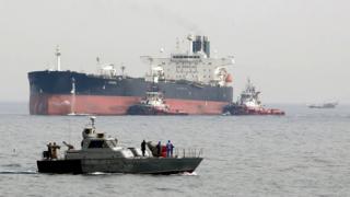 АҚШнинг таъкидлашича, Эрон нефти ортилган танкерлардан кемаларни танитувчи тизимни ўчириб қўйишади. Суратда Форс кўрфазидаги Эрон танкери