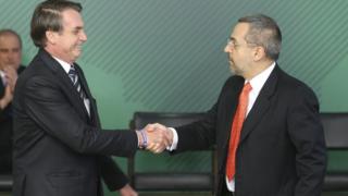 Posse de Weintraub em 9 de abril
