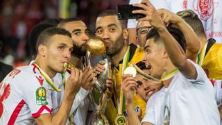 لاعبو الوداد يحتفلون بالبطولة