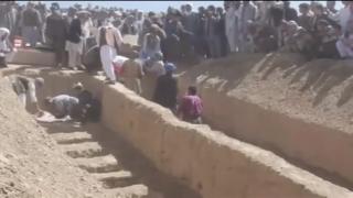 تشییع جنازه قربانیان روستای میرزا اولنگ افغانستان