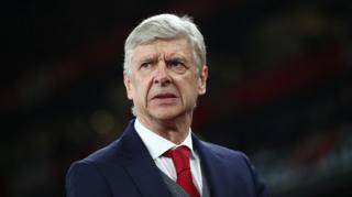 Arsenal coach Arsene Wenger wey talk say im go resign