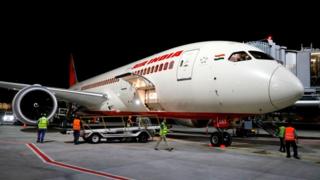 Самолет Air India Boeing 787. Его рейс AI319 был первым рейсом Air India, совершившим посадку в Тель-Авиве после использования воздушного пространства Саудовской Аравии - 2018.