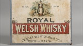 Label chwisgi Cymreig Frongoch