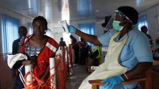 Impunzi nshya ziri kugera muri Uganda zirimo kubanza gupimwa indwara ya Ebola kubera ko yagaragaye no mu bice bimwe na bimwe bya Ituri