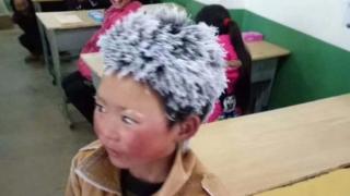 "муз бала" атка конгон 8 жаштагы кытайлык окуучунун сүрөтү