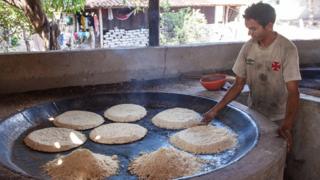 Produção de tiquira no Maranhão