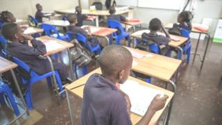 La grève avait été déclenchée le 15 mai par le syndicat national des professeurs et le syndicat démocratique des enseignants,
