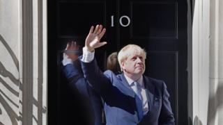 Борис Джонсон у двери резиденции на Даунинг-стрит