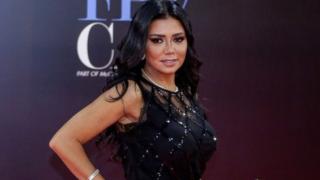 فستان المصرية رانيا يوسف: حرية شخصية أم للمجتمع رأي فيه؟