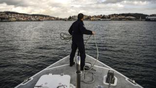 Греческая береговая охрана прибывает в порт Митилини после патрулирования на Средиземном море между греческим островом Лесбос и Турцией, 19 марта 2019 года