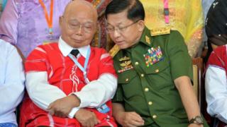 ငြိမ်းချမ်းရေးဆွေးနွေးပွဲတစ်ခုမှာတွေ့ရတဲ့ ကာကွယ်ရေးဦးစီးချုပ် ဗိုလ်ချုပ်မှူးကြီးမင်းအောင်လှိုင်နဲ့ကေအဲန်ယူဥက္ကဌ
