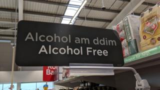 "Alcohol am ddim / alcohol free" sign in Asda