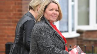 Peterborough by-election: Labour beats Brexit Party to hold seat - BBC News