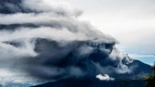Smoke rises from the Turrialba volcano. Photo: 20 May 2016
