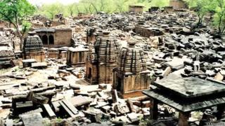 मंदिरों के अवशेष