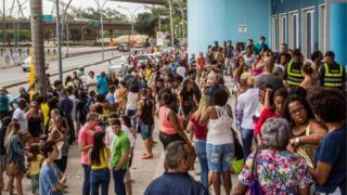 People queue to vote in a Convention Centre entrance during general elections in Cidade Nova, Rio de Janeiro, on October 7, 2018.