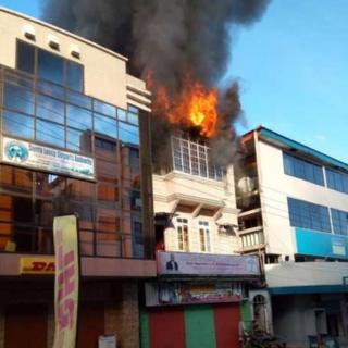 Le siège du PAD en feu