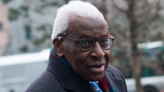 Lamine Diack arrivant au tribunal de Paris lundi, le 13 janvier 2019.