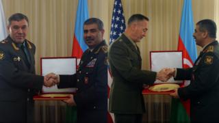 Azərbaycanın müdafiə naziri Zakir Həsənov ABŞ-ın Baş Qərargah Rəisləri Komitəsinin sədri general Joseph F. Dunford və onun rusiyalı həmkarı general Valeriy Gerasimov ilə görüşüb.