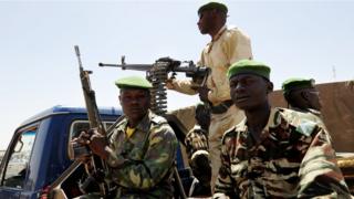 Des combats ont opposé samedi matin, des assaillants venus du mali aux gendarmes nigériens en poste dans cette localité proche de la frontière malienne.