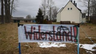 Anti-migrant banner in German town of Clausnitz, 20 February 2016