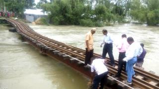 বন্যার পানির তোড়ে ভেঙ্গে পড়ে কুড়িগ্রামের টগরাইহাটের এই রেলসেতু।