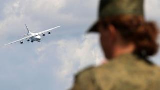 Ан-124 заходит на посадку