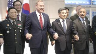 패트릭 섀너핸 미국 국방부 장관 대행이 3일 오전 국방부 청사를 방문해 정경두 국방부 장관과 기념촬영을 하고 있다