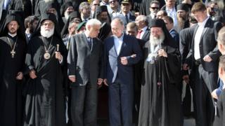 Russian President Vladimir Putin (C) and Greek President Prokopis Pavlopoulos (3R) during a visit to the monastic community of Mount Athos, in Karyes on May 28, 2016.