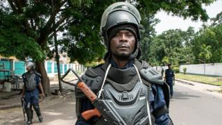 La police congolaise accusée d’exécution sommaire  BBC News Afrique