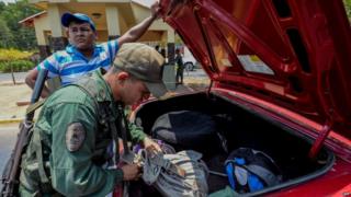 Venezuelan soldier on the border town of Paragachon, 15 Sep 15