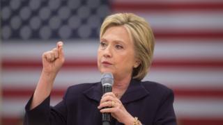 Кандидат в президенты от Демократической партии Хиллари Клинтон выступает в Центре отдыха округа Уильямсбург, 25 февраля 2016 года