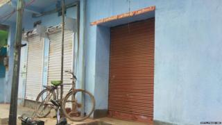 पटवा टोली में बंद पड़ी दुकाने