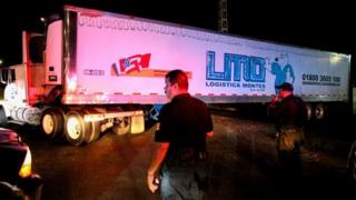 Un tráiler con más de 150 cadáveres desató el más reciente escándalo en México.