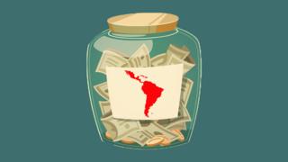 Tarro con propina y mapa de América Latina.