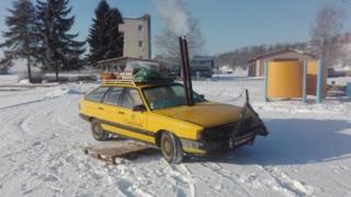 Машина, яку перетворили на сауну