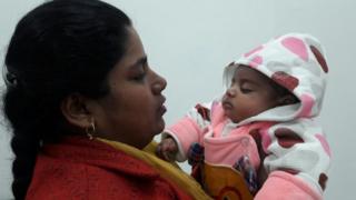 आप विधायक सरिता सिंह अपने बेटे के साथ