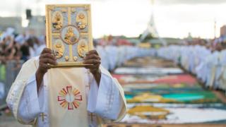 Padre celebra missa em Brasília