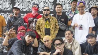 Headache Stencil, Rapper Against Dictator และศิลปินมีมากมาย