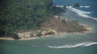 Desa Sabeugunggung di Pulau Mentawai pada 31 Oktober 2010, enam hari setelah gempa dengan skala 7,7 SR yang memicu tsunami di kawasan tersebut.