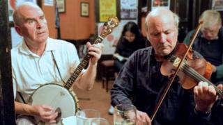 Musicians in the Sandy Bell's pub