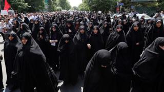 Qolooyinka muxaafidka ayaa waxay doonayaan in sharciga la sii adkeeyo