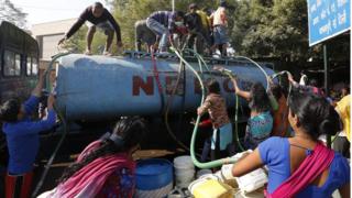 インドの首都で1000万人以上が断水状態に(22日)